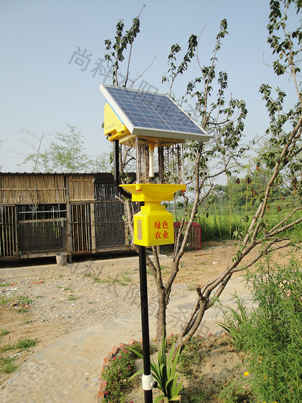 家禽养殖场使用太阳能杀虫灯案例